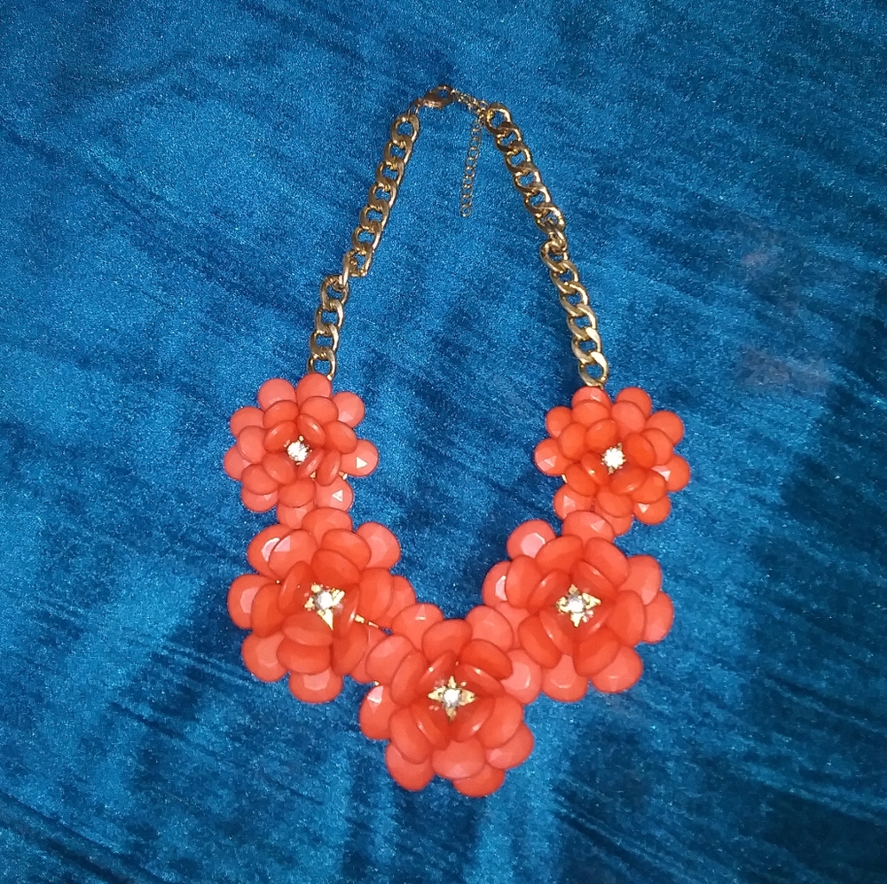 Adorable coral colored flower necklace